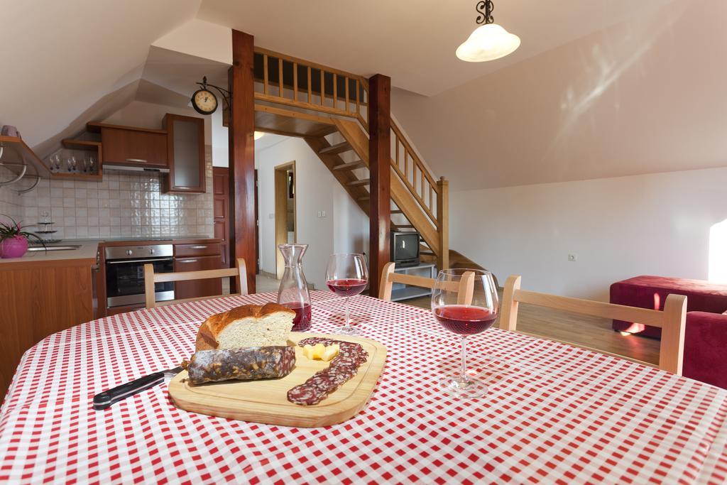 Vineyard Cottage Lustek Novo Mesto Room photo